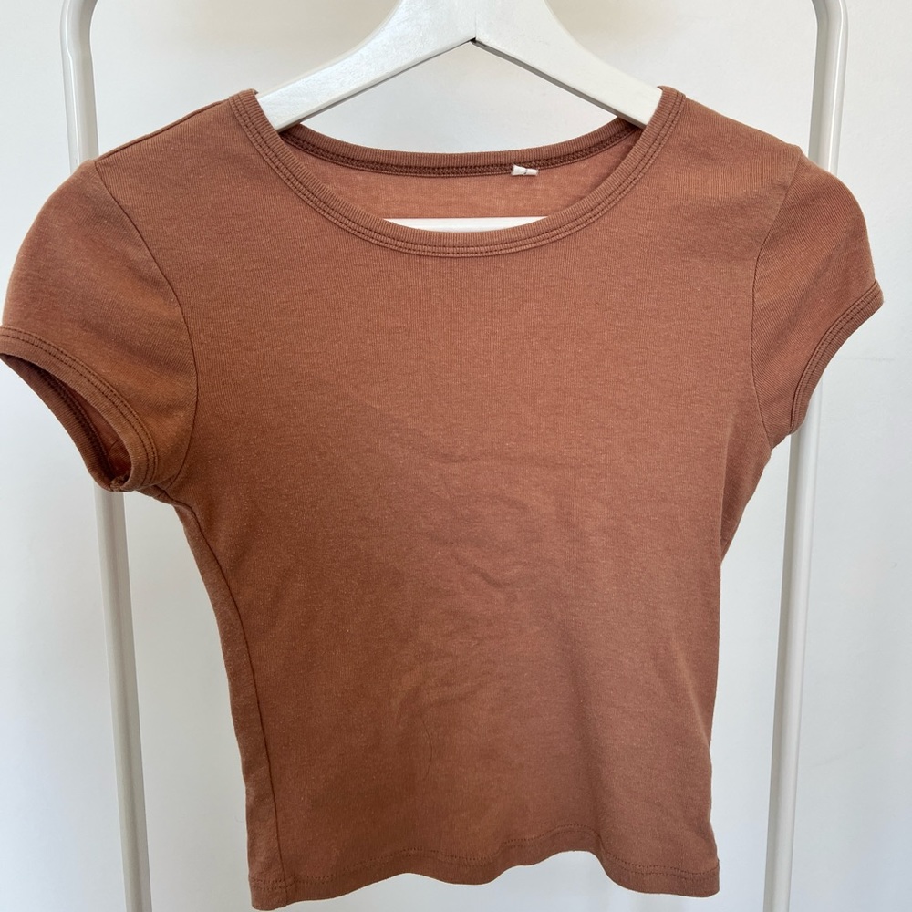 cropped brown tee
